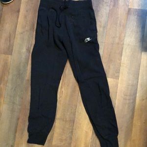 ❌donating tomorrow❌ Nike joggers